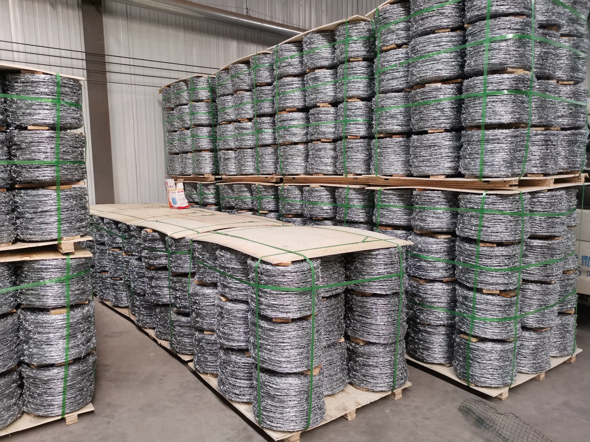 &lt;trp-post-container data-trp-post-id=&#039;15736&#039;&gt;Modern Barbed Wire Fence Designs for Perimeter Protection&lt;/trp-post-container&gt;